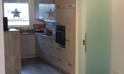 Schiebetuer aus Milchglas dreiteilig